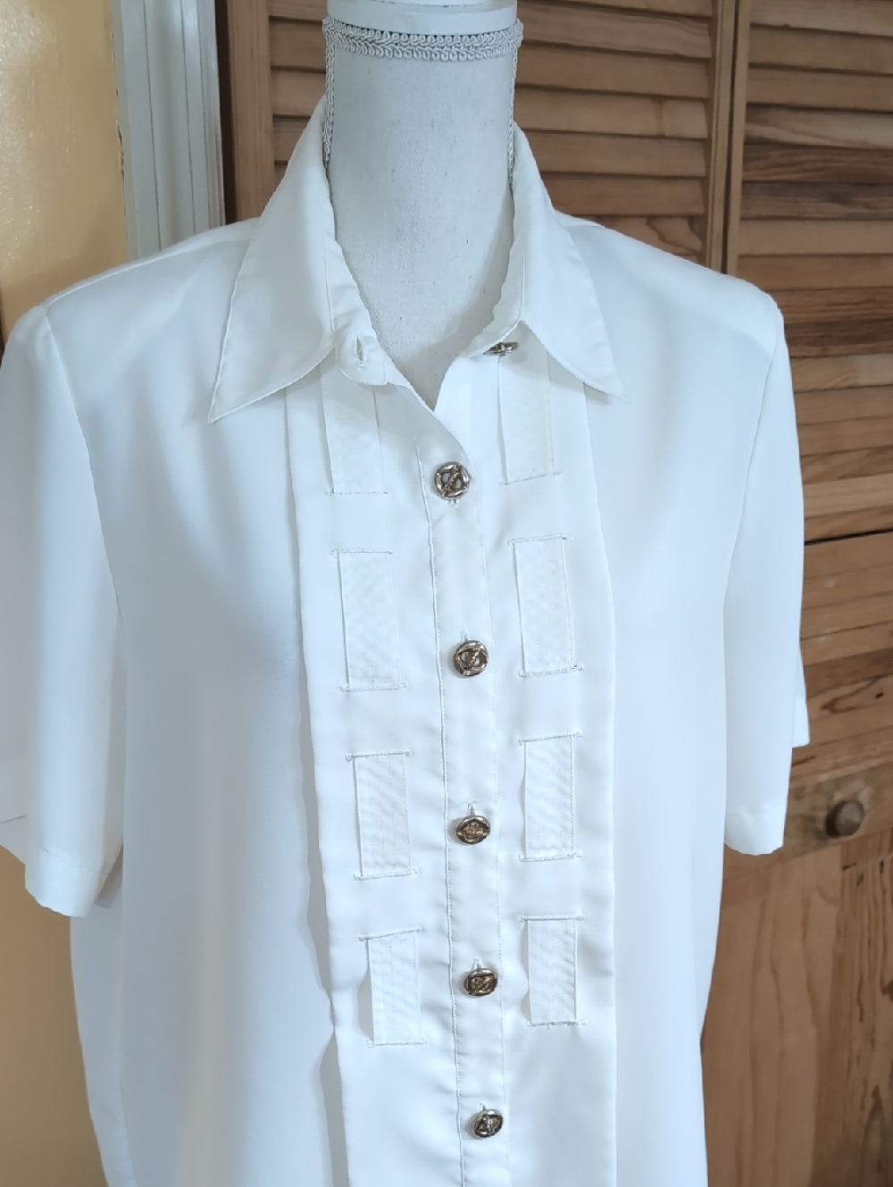 Vintage Kathy Che White Blouse Short Sleeves Gorgeous Gold Buttons 12 L - Picture 9 of 9